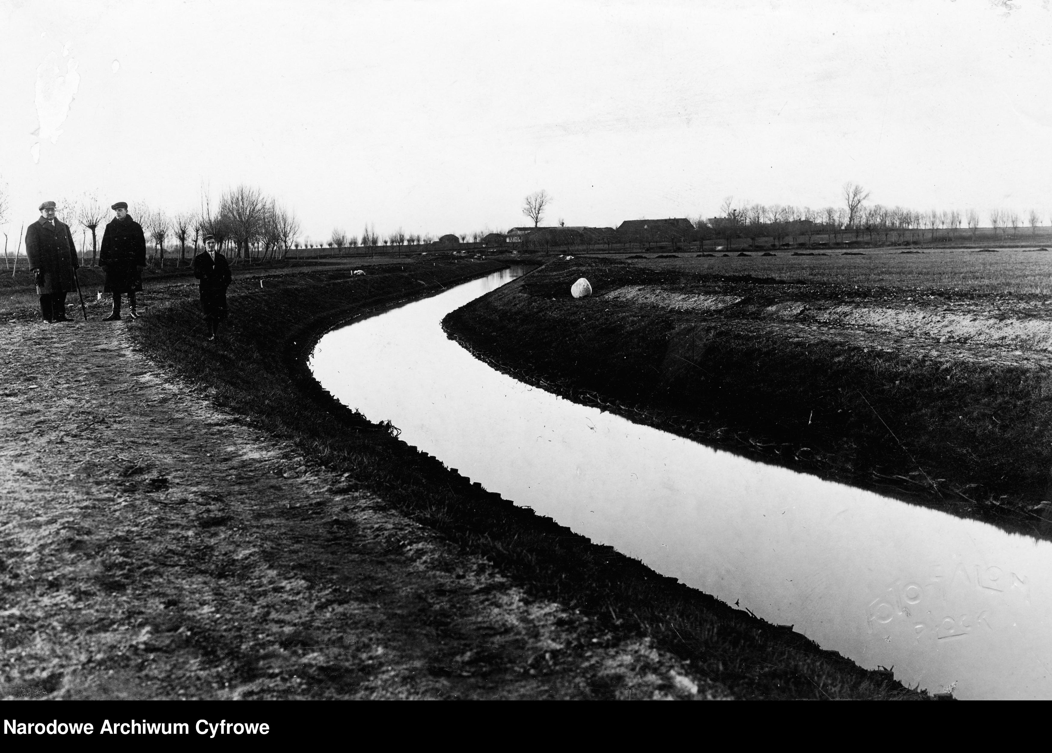 widok rzeki Sierpienicy pod wsi Goocin po wykonaniu regulacji 1932